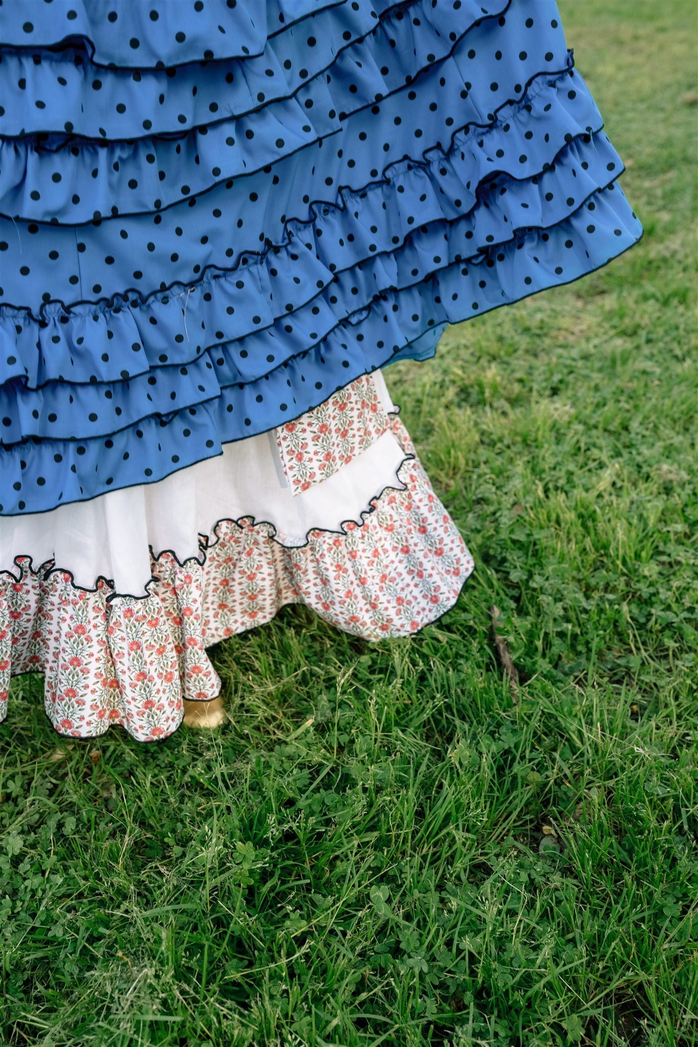 TRAJE DE FLAMENCA FABIOLA (Azulón lunar negro)
