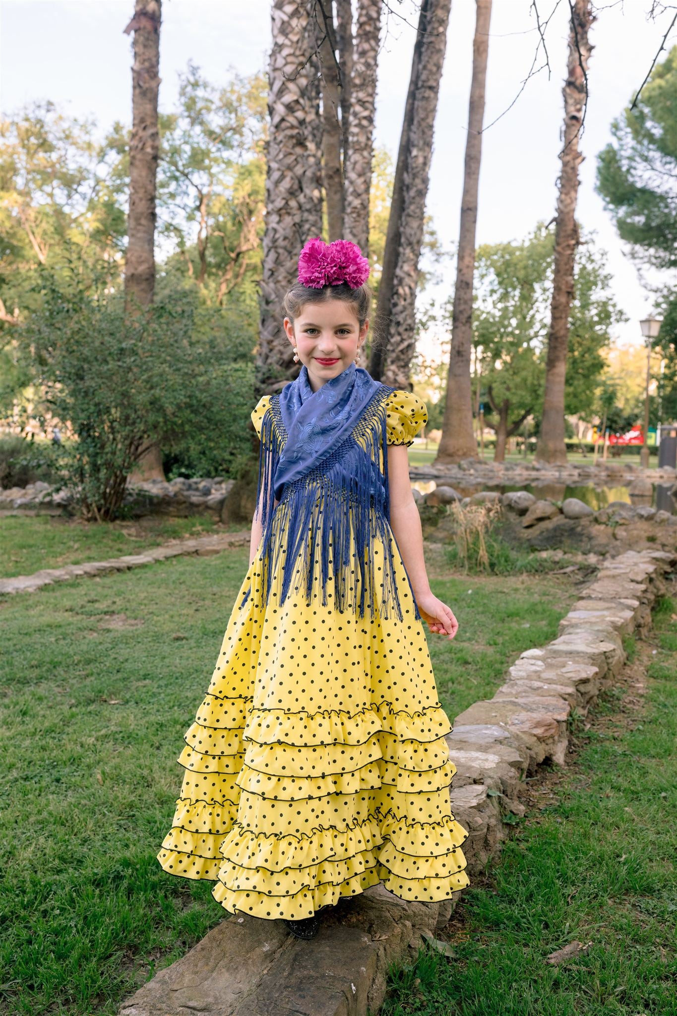 TRAJE DE FLAMENCA ESTRELLA (Amarillo lunar negro)