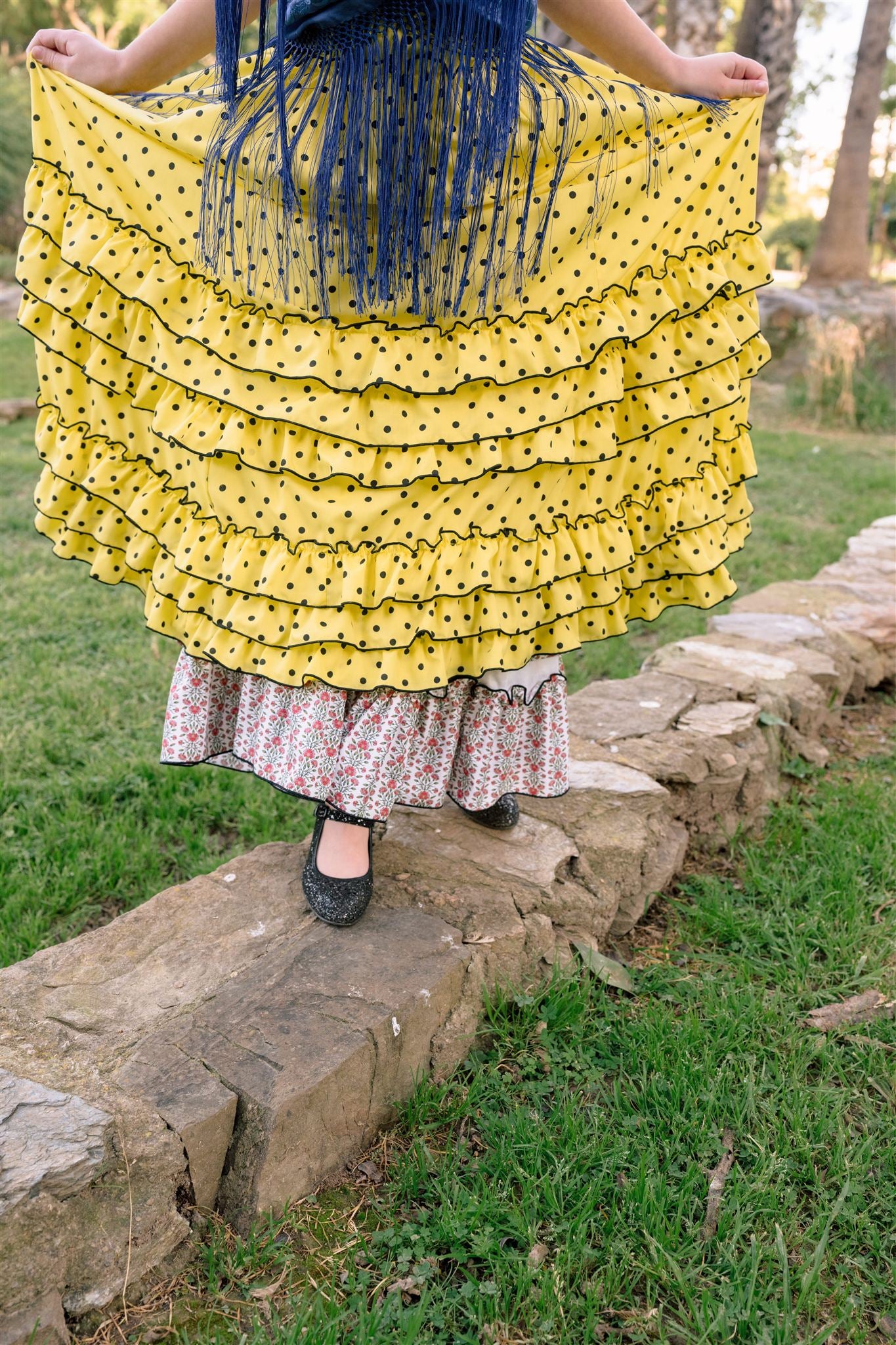TRAJE DE FLAMENCA ESTRELLA (Amarillo lunar negro)